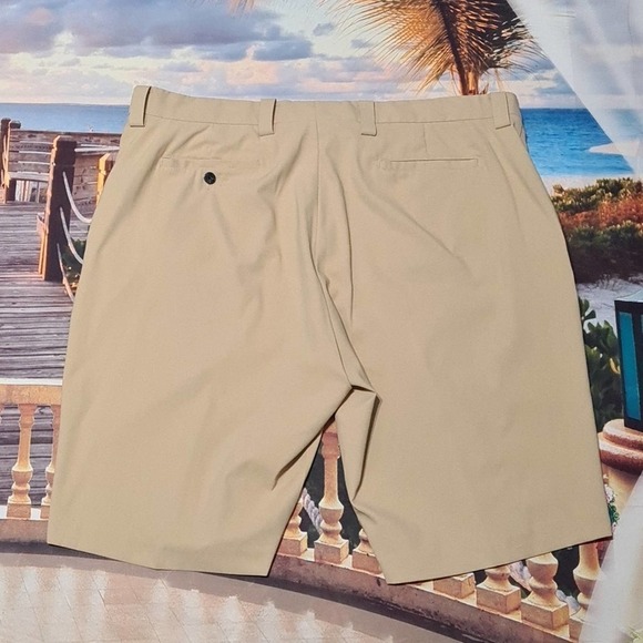 Nike Tiger Woods Pleated Shorts Size 42 - Picture 5 of 5